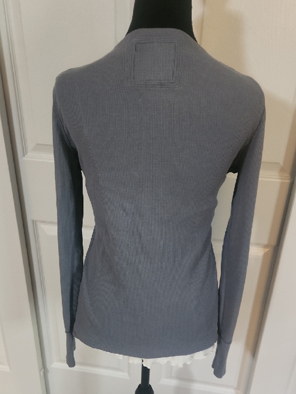 ๐บY2K Bella Swan AEO Henley๐บ - Picture 6 of 8